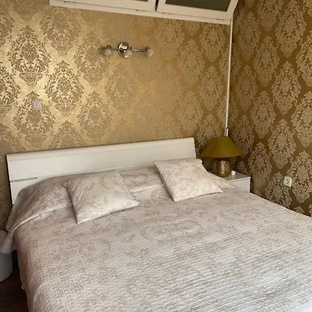 Iva Apartament *